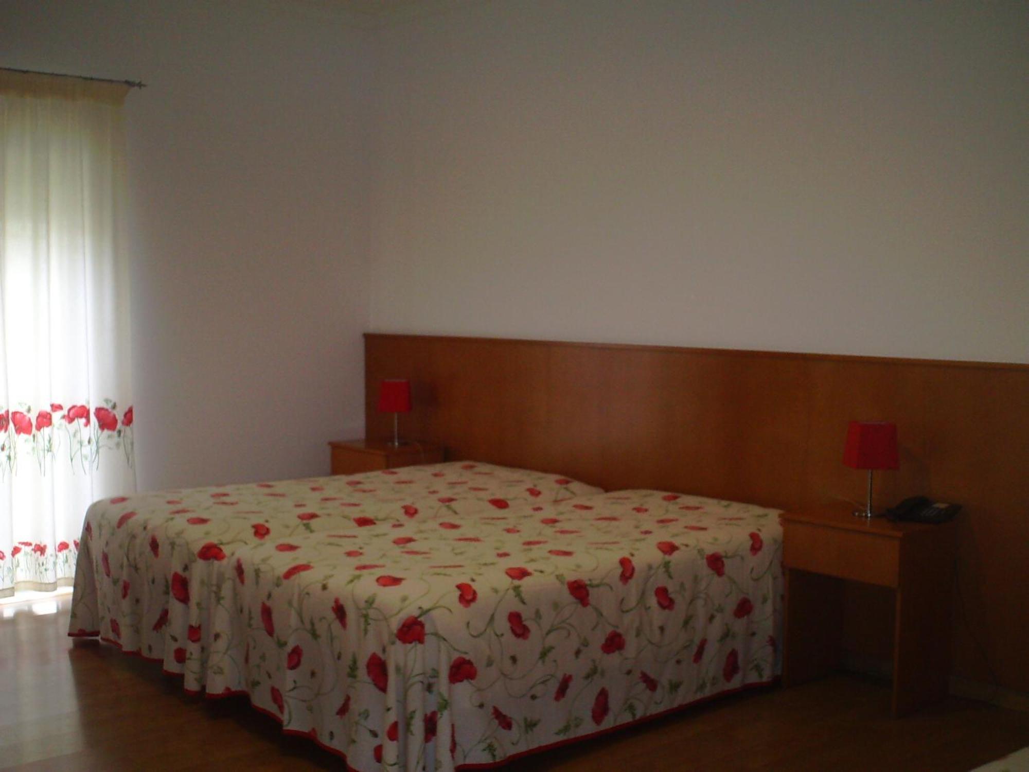 Hotel Serafim Almodôvar Екстериор снимка